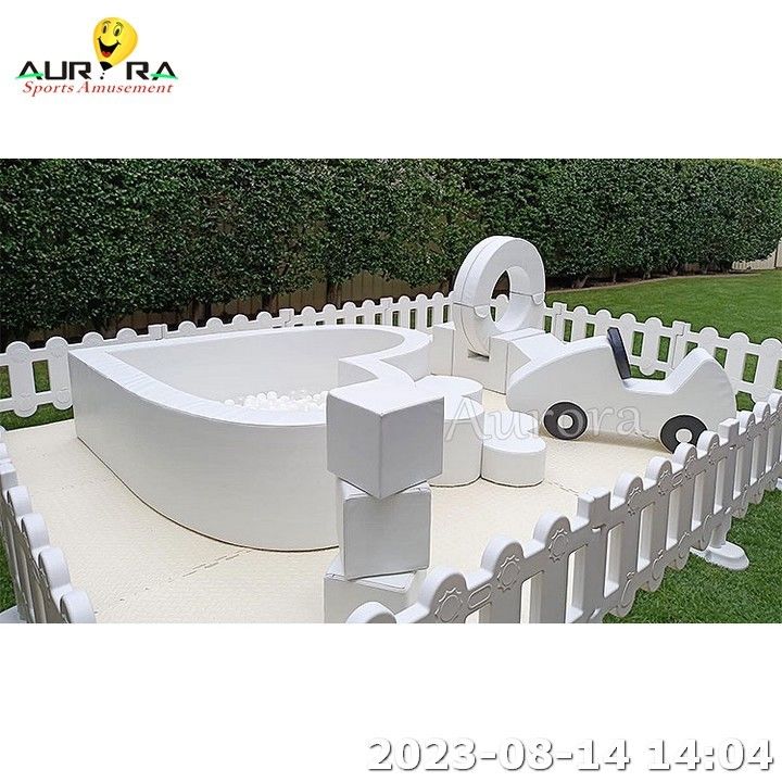 폼 매트 실내 소프트 플레이 심장 모양 실내 놀이공원 흰 공 구덩이