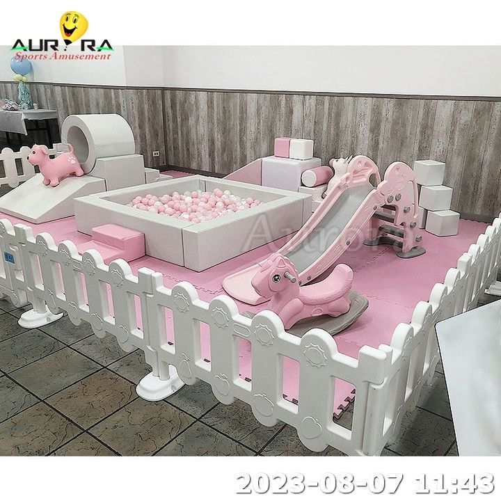 중립 색상 부드러운 놀이 장비 부드러운 놀이 공 구덩이 슬라이드와 야외 분홍색