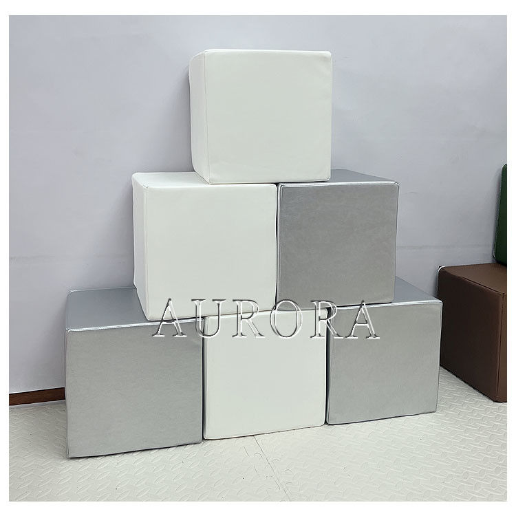 맞춤형 소프트 놀이 장비 세트 흰색과 파란색 폼 볼 핏과 소프트 놀이